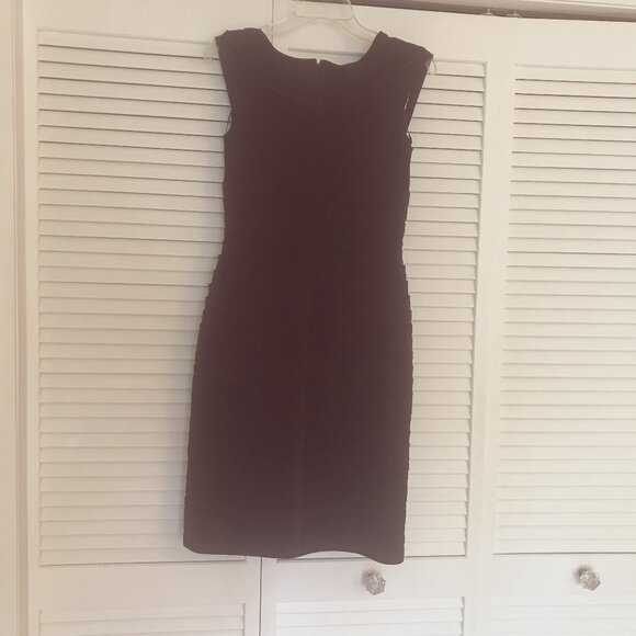 CACHE: DARK VIOLET BANDAGE STYLE BODY HUGGING SLEEVELESS DRESS SIZE 8 - Picture 4 of 6